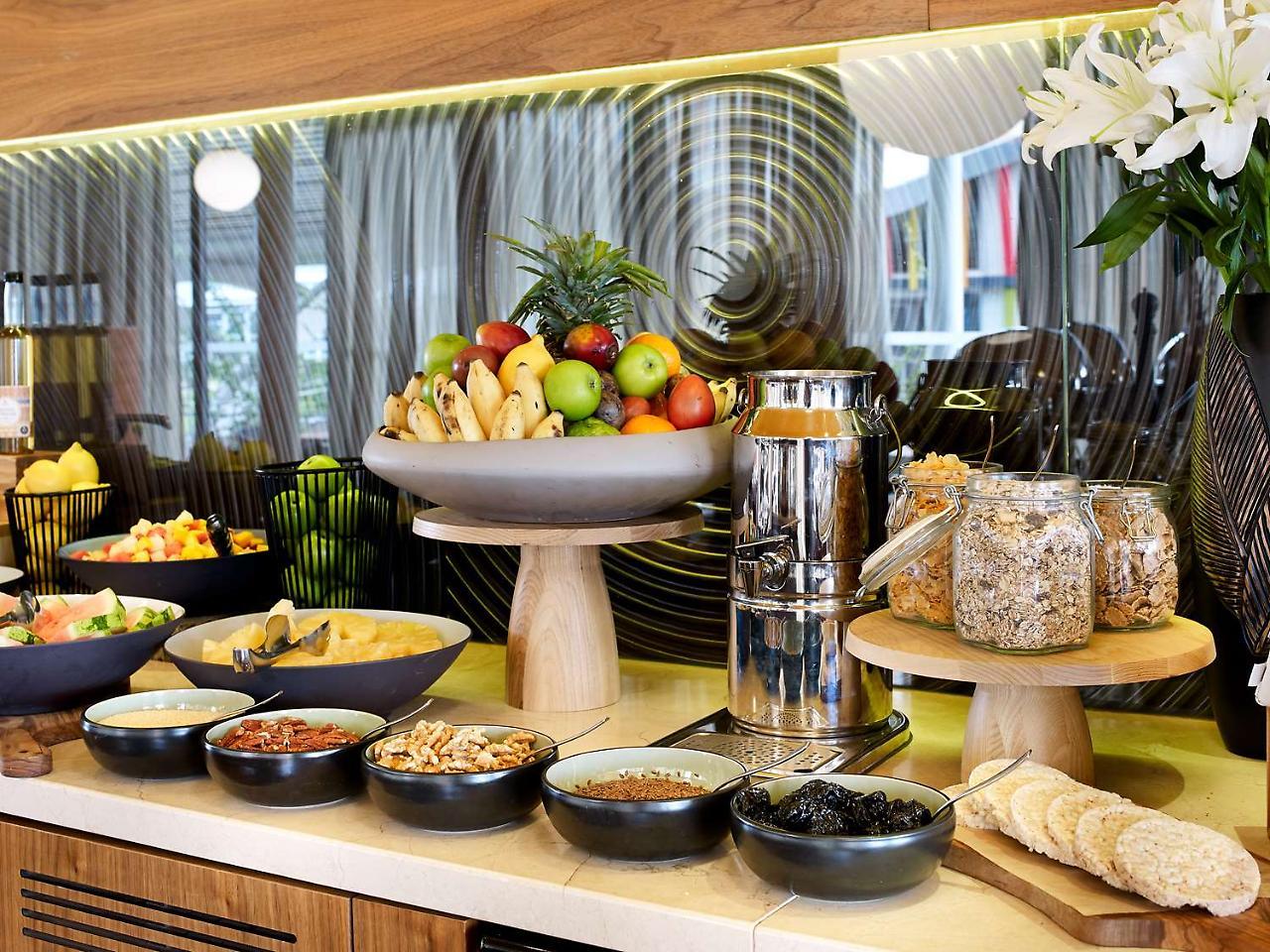 Radisson Blu Hotel & Convention Centre Kigali Exterior foto A breakfast buffet