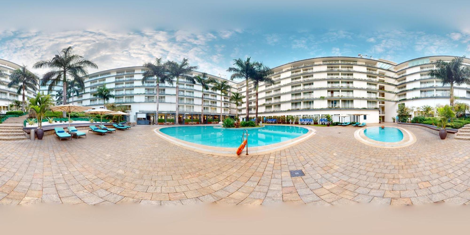 Radisson Blu Hotel & Convention Centre Kigali Exterior foto The pool at the hotel