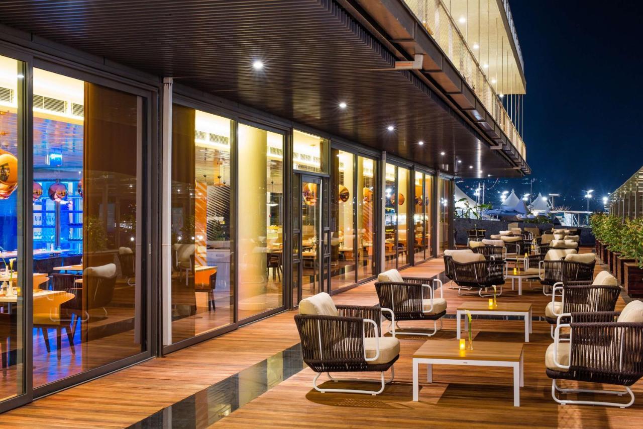 Radisson Blu Hotel & Convention Centre Kigali Exterior foto The Deck